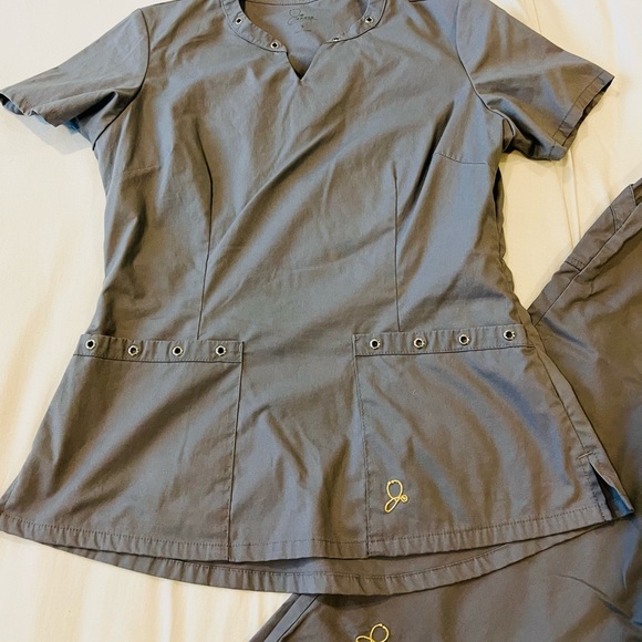 Grey Jaanuu Scrub set - Picture 4 of 9